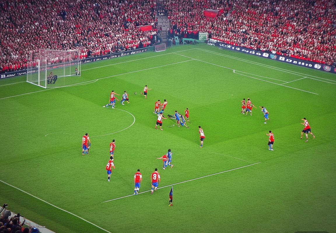 西甲焦点战：巴伦西亚VS皇马巅峰对决精彩回顾(图2)