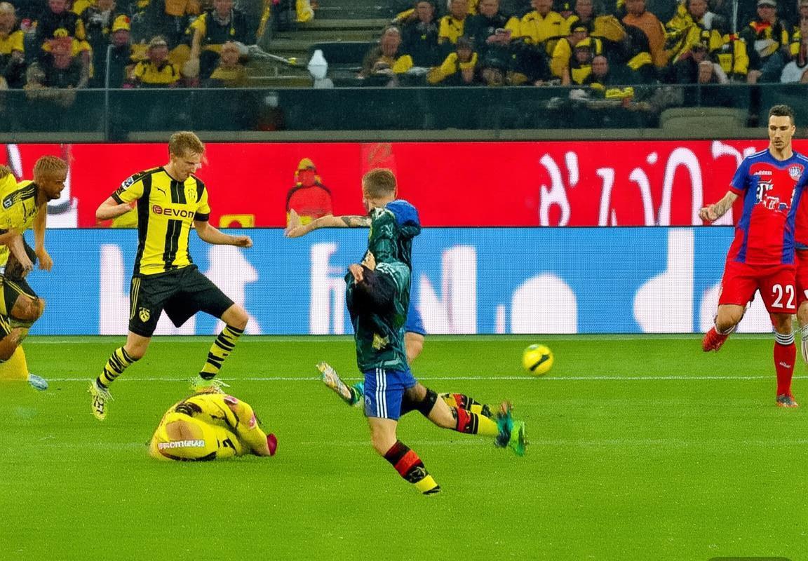 2017德比经典对决：多特与拜仁战术与心理较量回顾