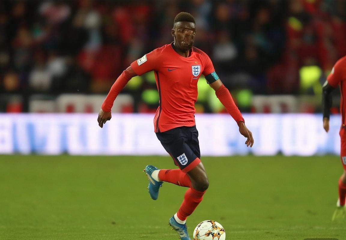 菲尔·福登：从青训天才到英格兰足球新星之路(图2)